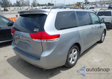 2012 Toyota Sienna Le V6 8 Passenger z USA, uszkodzony, nr VIN 5TDKK3DC5CS183731